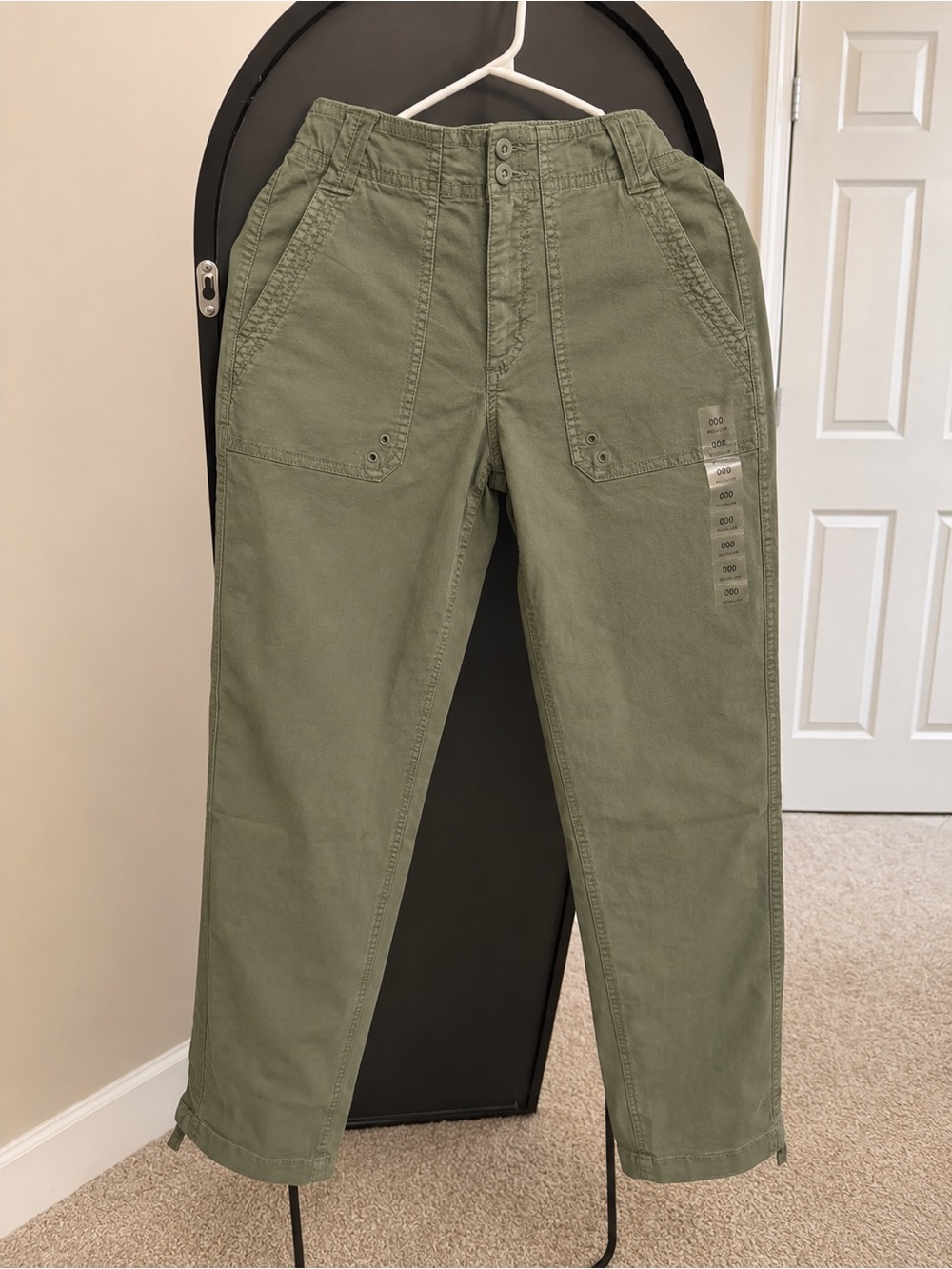 American Eagle Pants. See picture attached for the size!